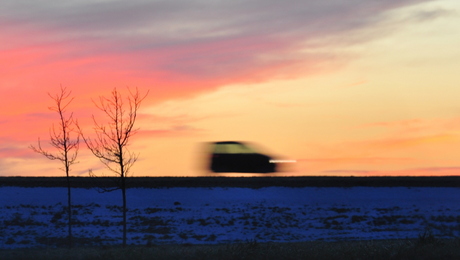 auto in de avondschemering