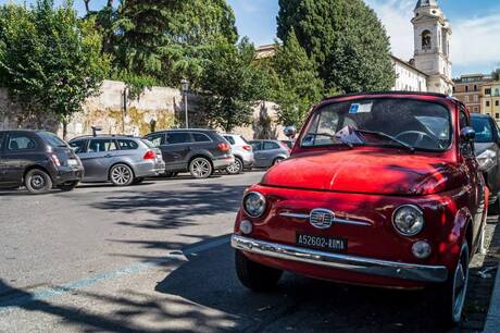 Rode Fiat in Rome.jpg