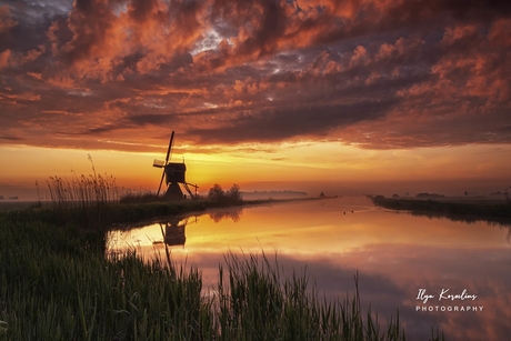 Rode zonsopkomst in Streefkerk 