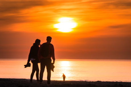 samen naar de zonsondergang