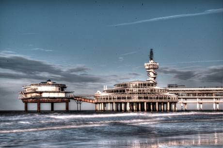 Pier Scheveningen HDR.jpg