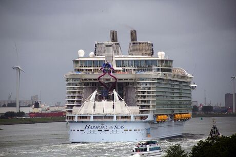 harmony of the seas bij maassluis