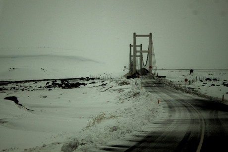 Brug in de sneeuw