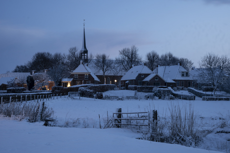 Niehove ontwaakt in de sneeuw
