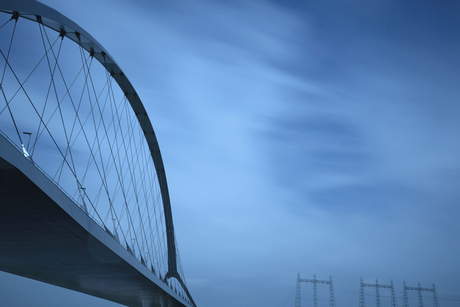 Brug in blauw