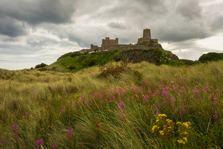 Bamburgh Castle op een sombere dag