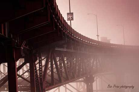 The golden gate bridge @ the city of fog (San Francisco)