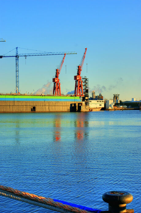 Kranen haven Delfzijl