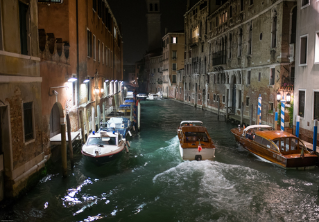 Dwarsstraatje in Venetie