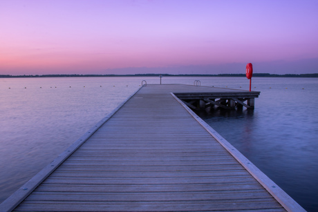 Avondlicht aan het water