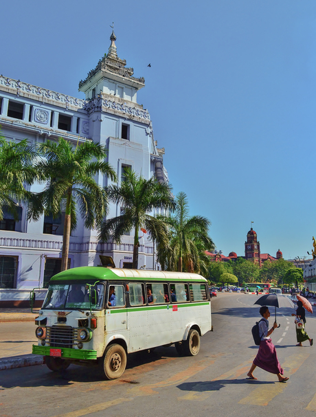 Straatbeeld van Yangon in Myanmar