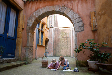 Dans une traboule du Vieux-Lyon