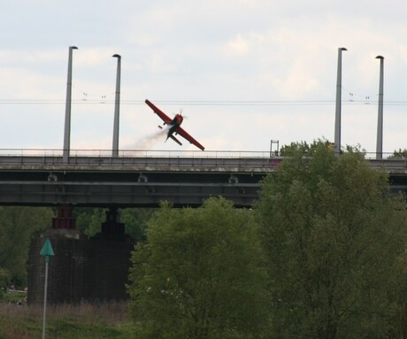 genomen op 5 mei vliegshow bij de Arnhemse brug