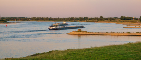 De bocht in de Waal te Rossum.