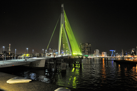 Erasmusbrug bij nacht