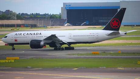 Boeing 777-200LR | Air Canada | C-FIUJ