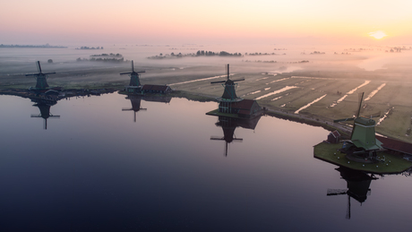 Zaanse Schans bij zonsopkomst