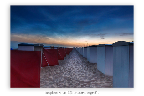 Lichtende nachtwolken boven Katwijk