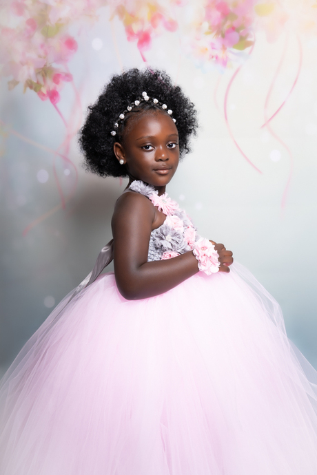 Afrikaans meisje in prinsessenjurk
