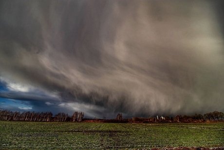 Vlak voor de sneeuw/ hagel bui…