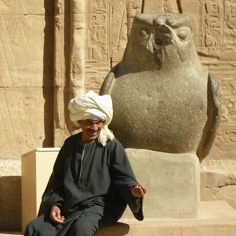 Bedelende Egyptische gids