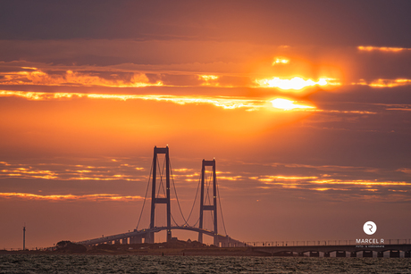 Zonsopkomst belt brug Denemarken 