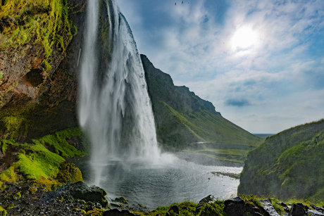 De Seljalandsfoss waterval