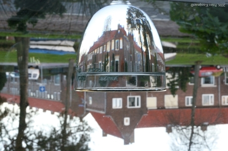 spiegelbeeld in glas