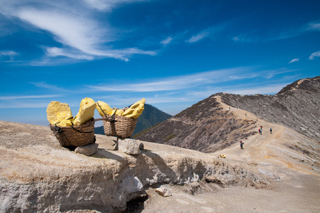 Bij de zwavelmijn van de Kawah Ijen op Java