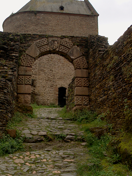 Kasteelruine Esch sur Sure