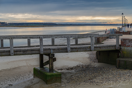 "Op de naakte oever blijft alleen de waarheid liggen."