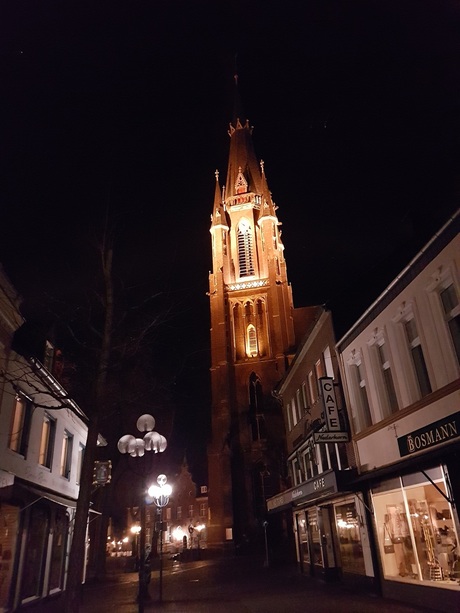 De Basiliek van Kevelaer in de avond