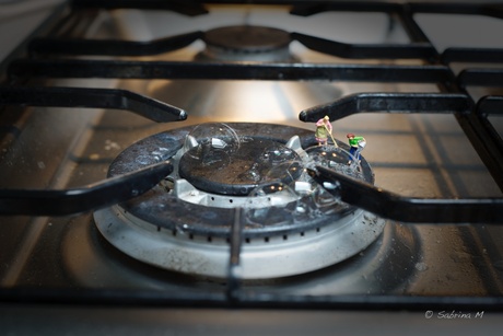 Cleaning the gas hob.