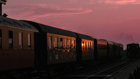 Trein in avondlicht