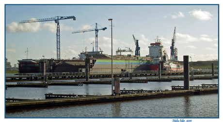 Schepen op de werf in de haven van Delfzijl