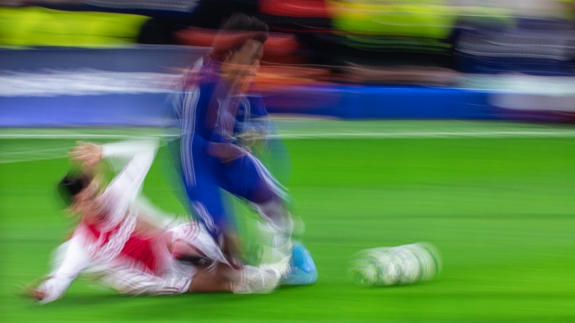 Creatief met Ajax - Afgelopen dinsdag naar Chelsea - Ajax gekeken, met een sluitertijd van een halve seconde kreeg je verrassende beelden...op mijn FB pagina staan er no - foto door peacefull op 07-11-2019