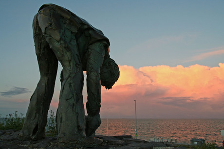 Steenlegger Afsluitdijk bij zonsondergang