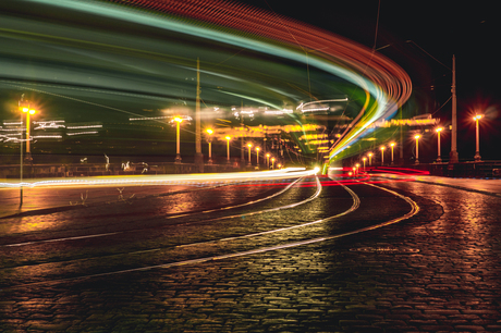 Tram in de nacht