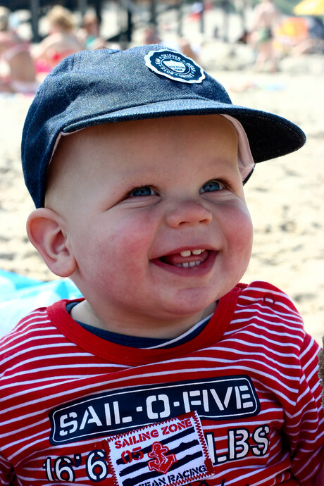 Lachen op het strand