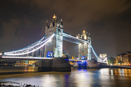 tower bridge by night