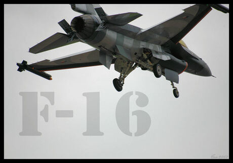 F-16 landing