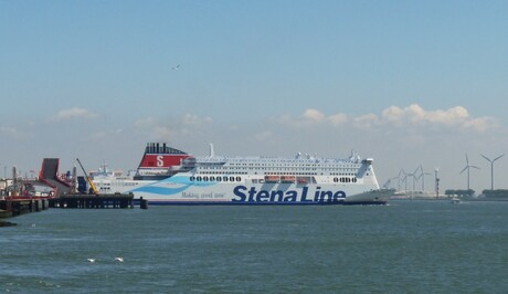 Dwarsligger in de Waterweg nu de Nieuwe Stena Hollandica