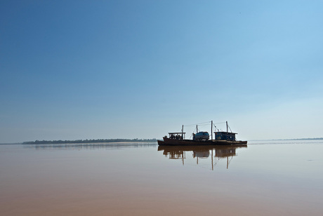 Mekong Ferry Laos.jpg