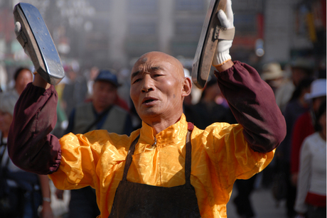 Prosterneerder in Lhasa