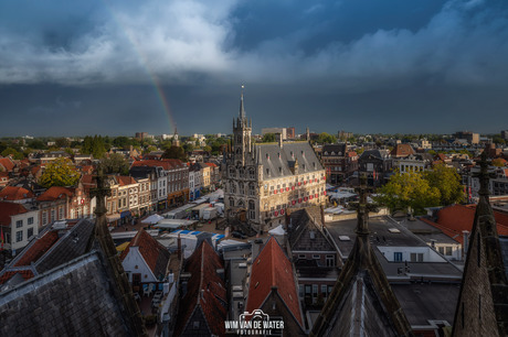 Boven op de Sint-Janskerk Gouda met uitzicht op het Stadhuis