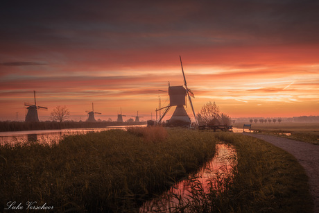 Koud maar kleurrijke zonsopkomst 