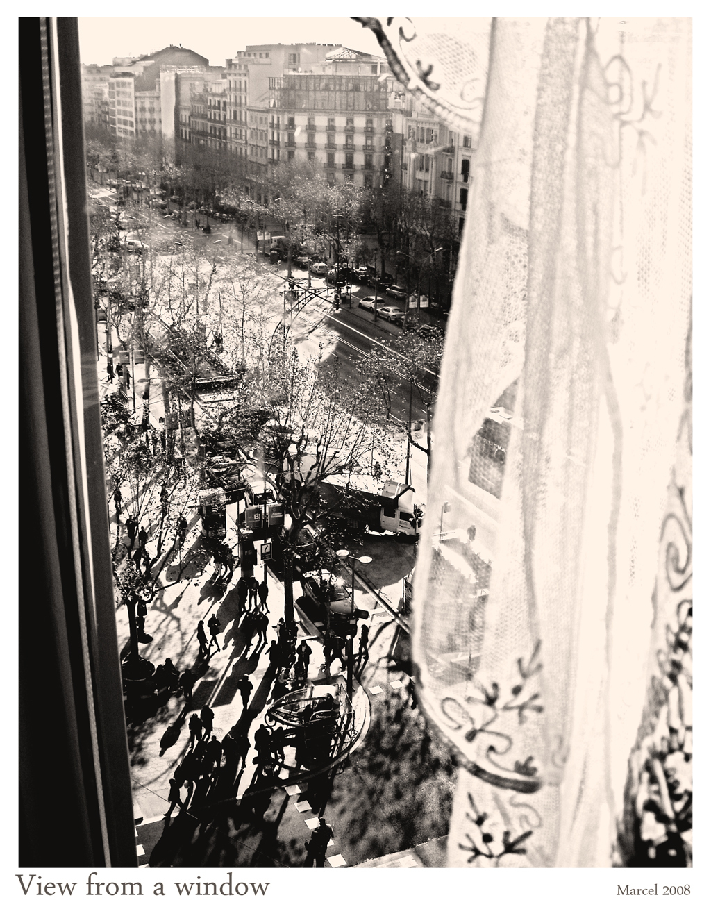 View from a window - Blik vanuit Casa Mila, Barcelona... - foto door Marcelnikov op 12-01-2008 - deze foto bevat: straat, barcelona, marcelnikov, casamila