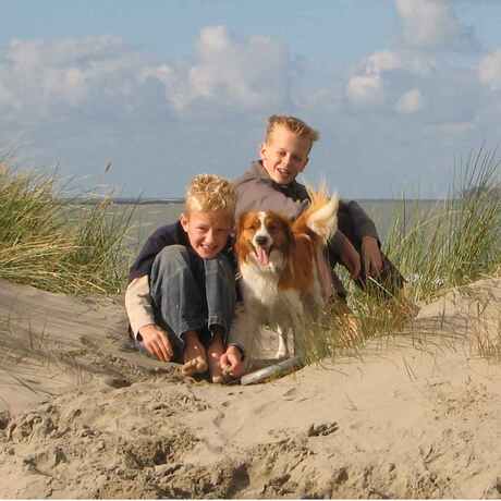 Op het strand in de herfstvakantie