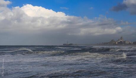 Pier in de storm.jpg