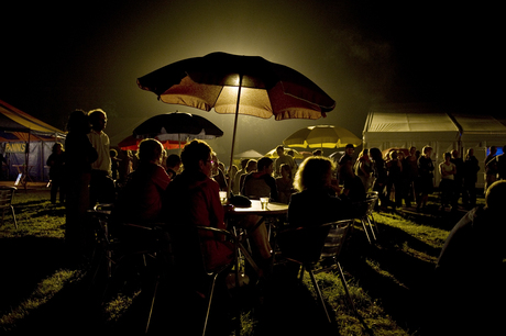 nachtelijke gezelligheid op een festival